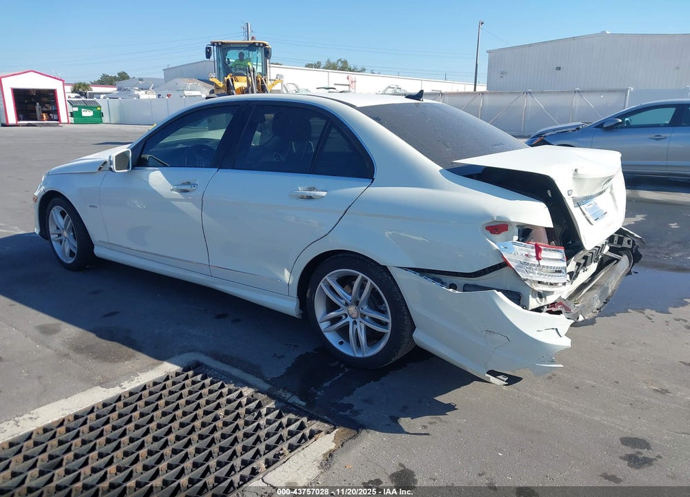 2012 MERCEDES-BENZ C 250 LUXURY/SPORT VIN: WDDGF4HB2CR195664