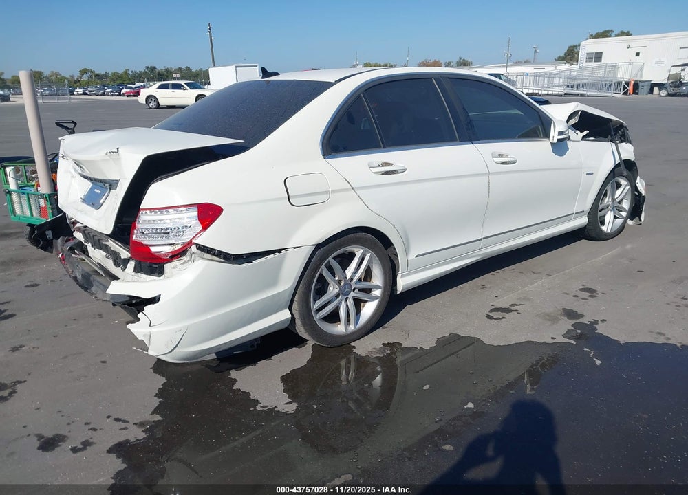 2012 MERCEDES-BENZ C 250 LUXURY/SPORT VIN: WDDGF4HB2CR195664