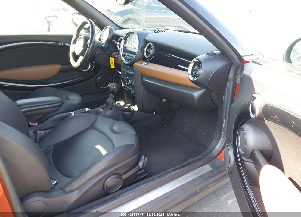 2013 MINI ROADSTER COOPER VIN: WMWSY1C55DT311925