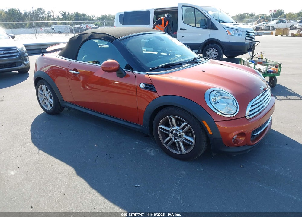 2013 MINI ROADSTER COOPER VIN: WMWSY1C55DT311925