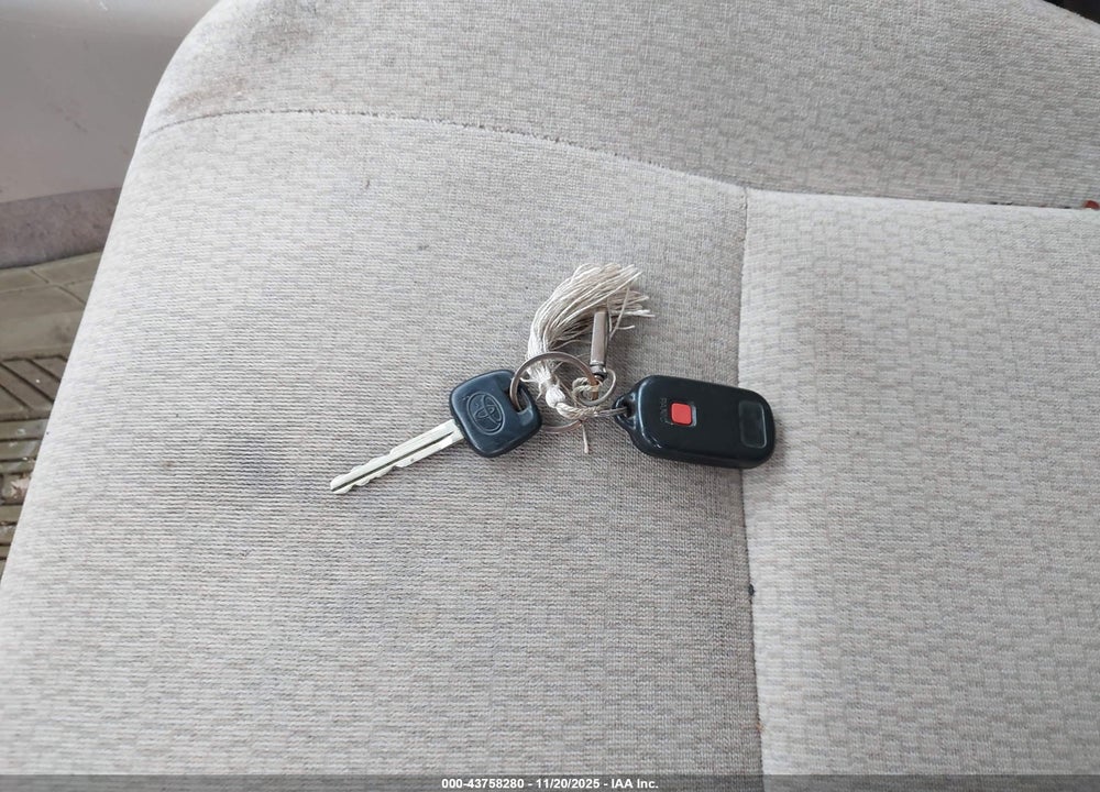 2003 TOYOTA COROLLA LE VIN: JTDBR32E130046076