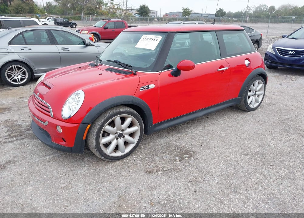 2005 MINI COOPER S VIN: WMWRE33445TD92947