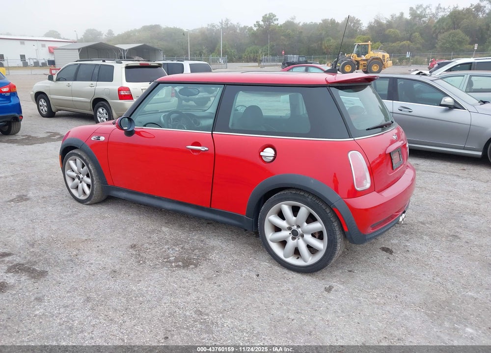 2005 MINI COOPER S VIN: WMWRE33445TD92947