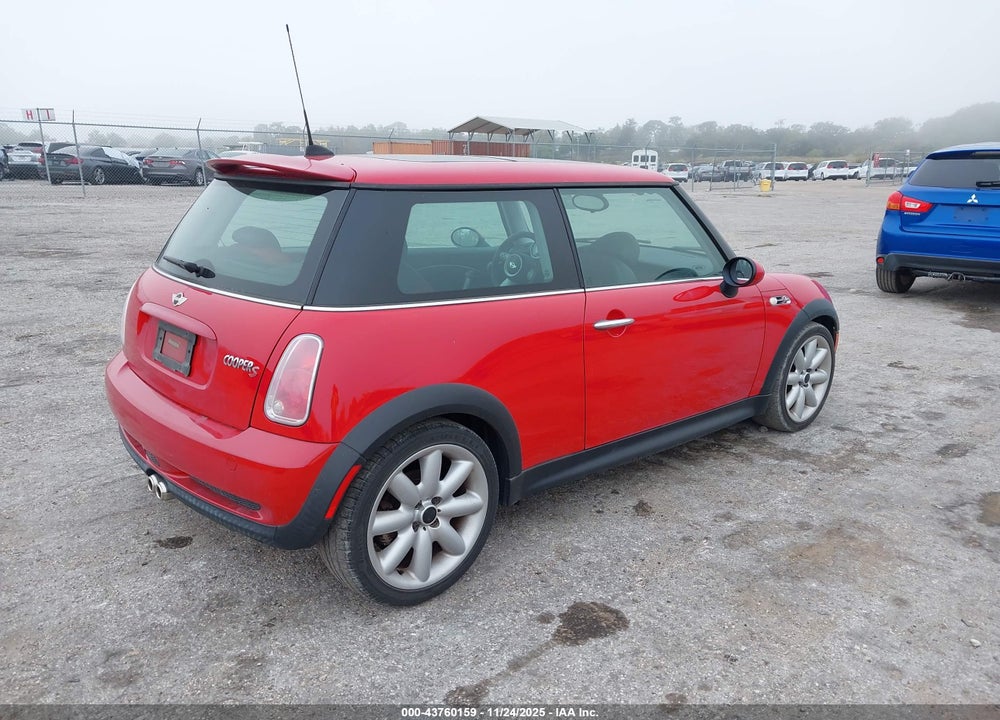 2005 MINI COOPER S VIN: WMWRE33445TD92947
