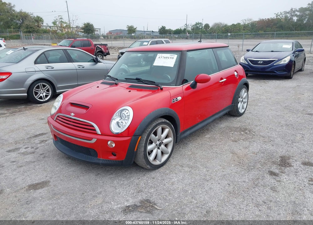 2005 MINI COOPER S VIN: WMWRE33445TD92947