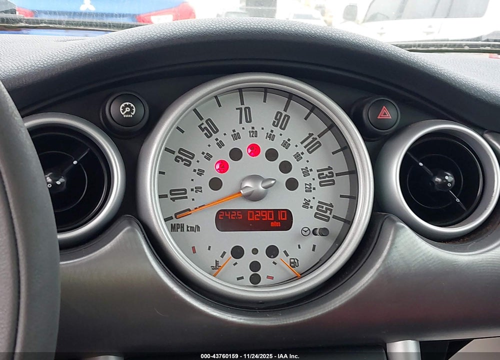 2005 MINI COOPER S VIN: WMWRE33445TD92947