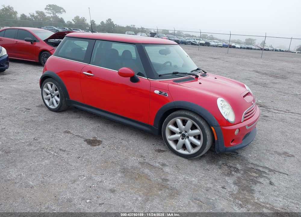 2005 MINI COOPER S VIN: WMWRE33445TD92947