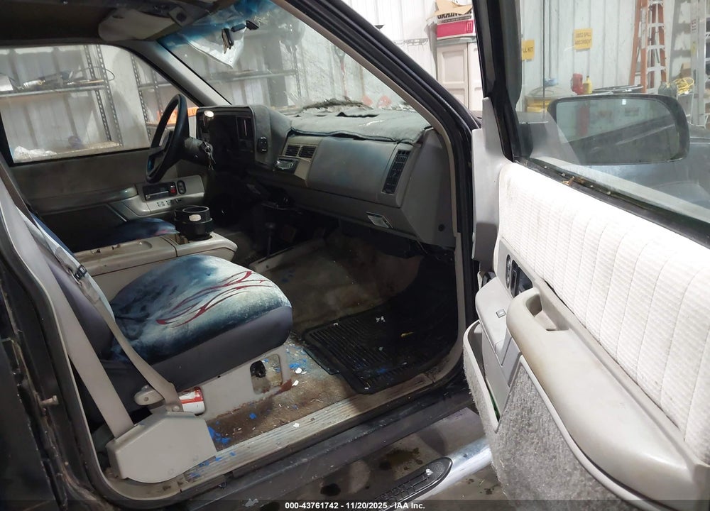 1994 CHEVROLET SUBURBAN K1500 VIN: 1GNFK16K7RJ324693