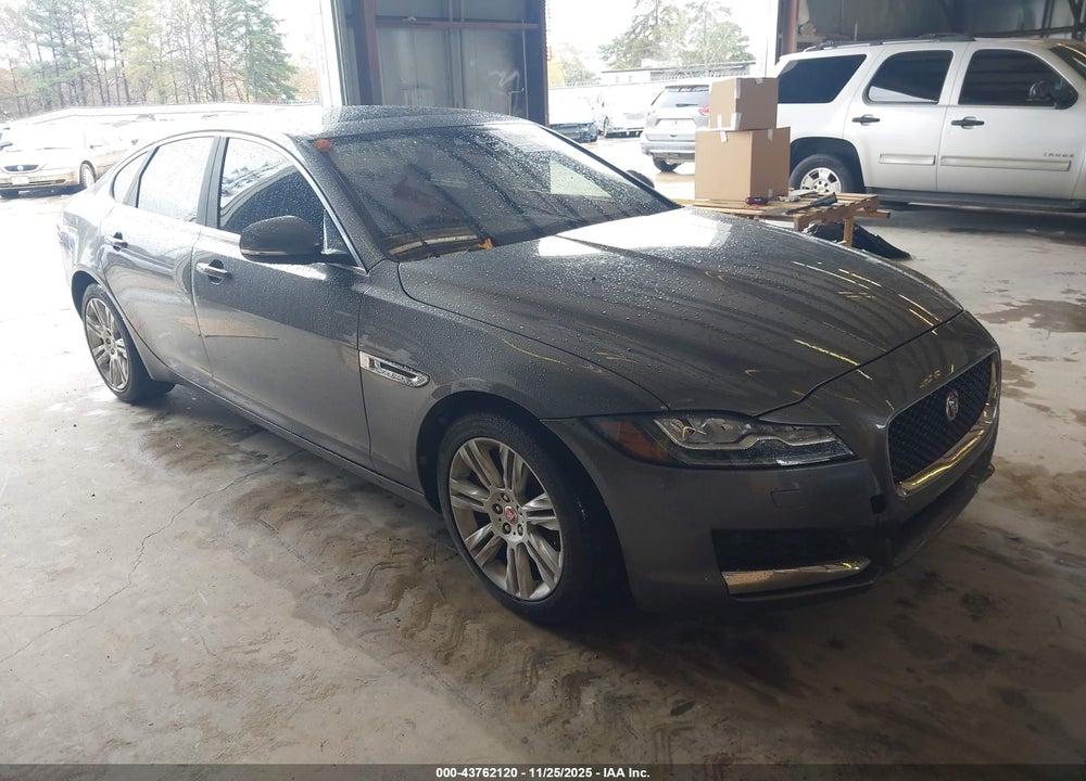 2017 JAGUAR XF 35T PREMIUM VIN: SAJBD4BV4HCY35673