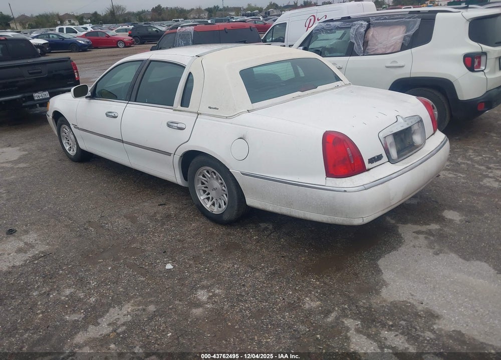 1999 LINCOLN TOWN CAR SIGNATURE VIN: 1LNFM82W2XY600492