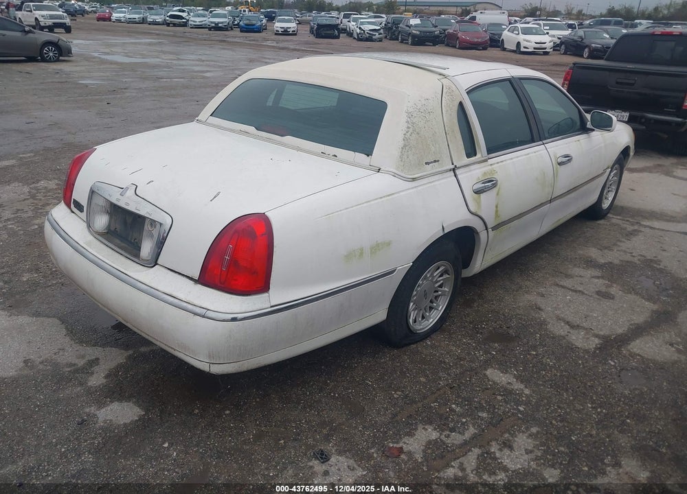 1999 LINCOLN TOWN CAR SIGNATURE VIN: 1LNFM82W2XY600492
