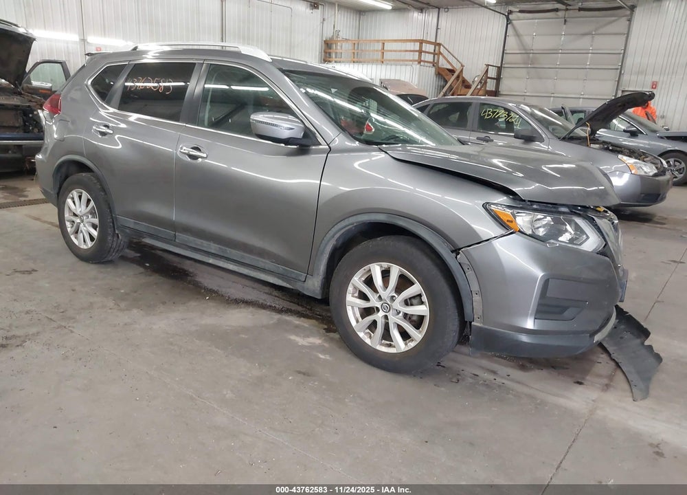2018 NISSAN ROGUE SV VIN: KNMAT2MV6JP576360