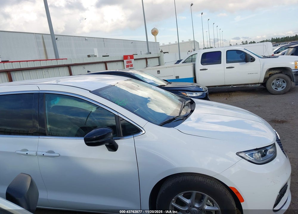 2025 CHRYSLER PACIFICA SELECT VIN: 2C4RC1BG8SR578824
