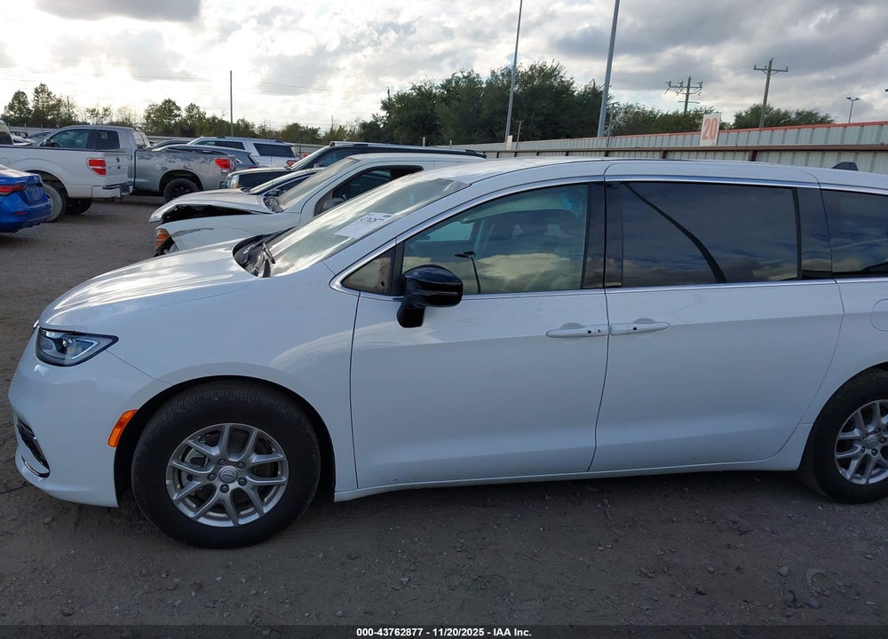 2025 CHRYSLER PACIFICA SELECT VIN: 2C4RC1BG8SR578824