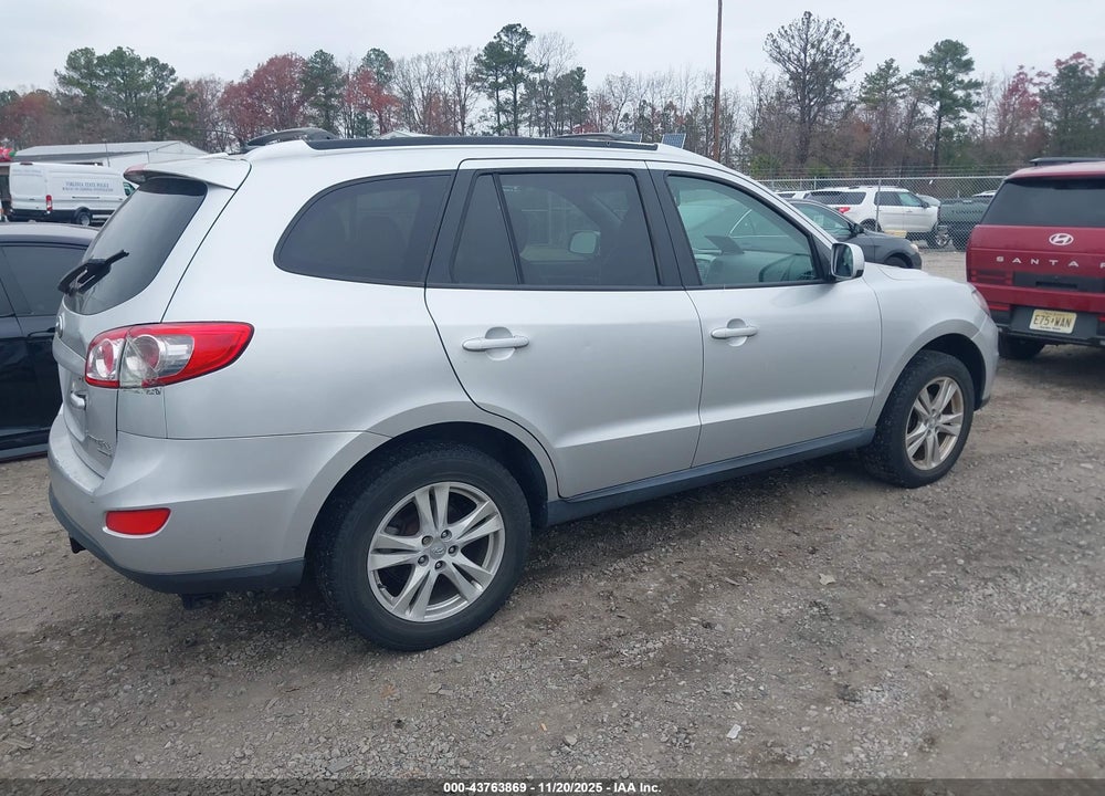 2011 HYUNDAI SANTA FE SE VIN: 5XYZHDAGXBG067110