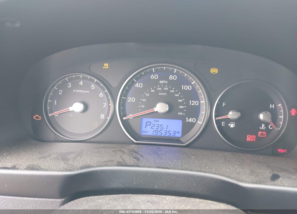 2011 HYUNDAI SANTA FE SE VIN: 5XYZHDAGXBG067110
