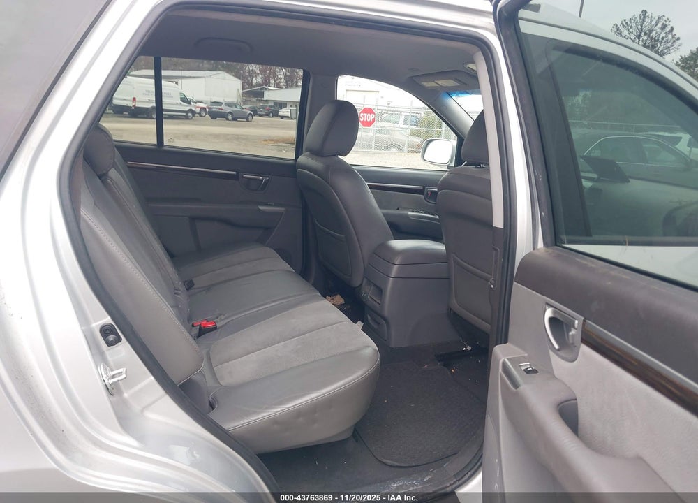 2011 HYUNDAI SANTA FE SE VIN: 5XYZHDAGXBG067110