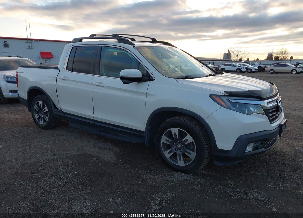 2017 HONDA RIDGELINE RTL-T VIN: 5FPYK3F63HB001898