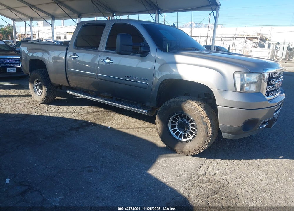 2013 GMC SIERRA 2500HD DENALI VIN: 1GT125E84DF146527