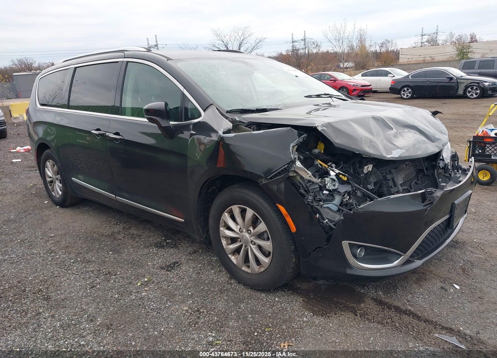 2019 CHRYSLER PACIFICA TOURING L VIN: 2C4RC1BG2KR541347