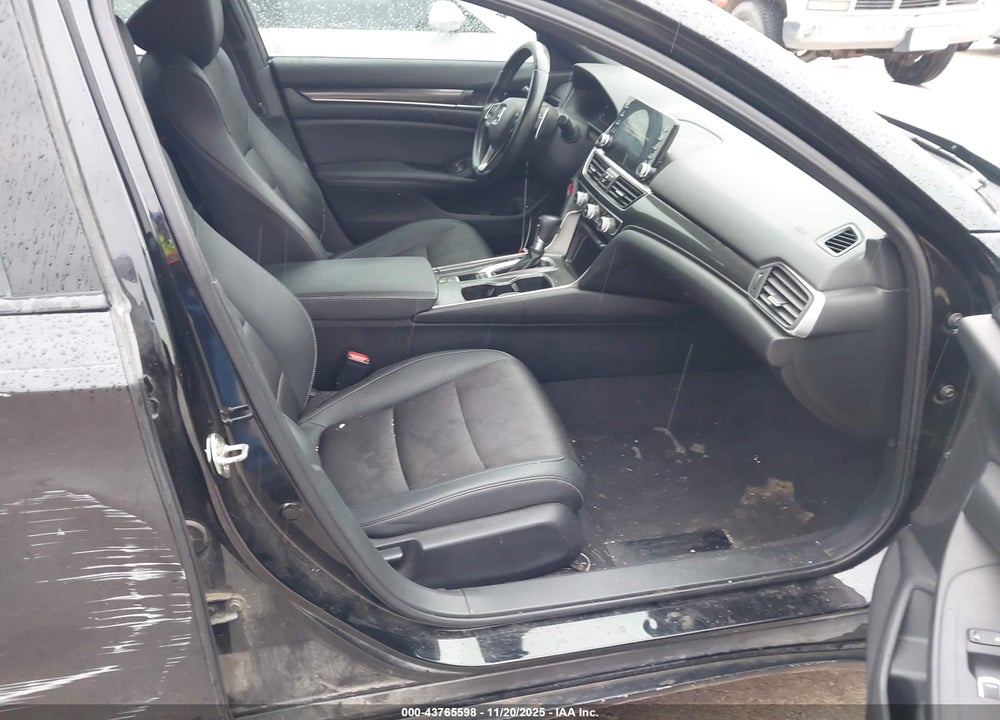 2019 HONDA ACCORD VIN: 1HGCV1F33KA016200