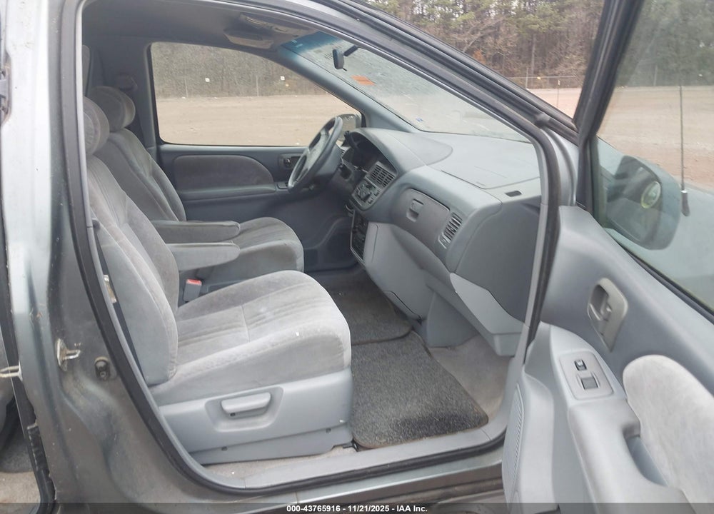 2000 TOYOTA SIENNA LE VIN: 4T3ZF13CXYU315008