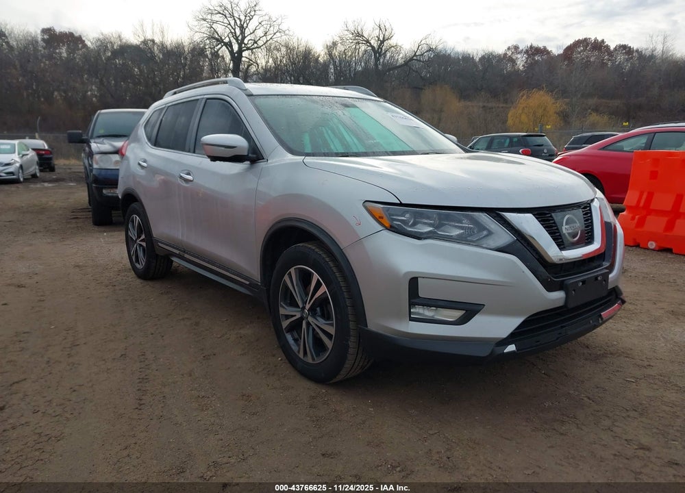 2017 NISSAN ROGUE SL VIN: 5N1AT2MV5HC756085