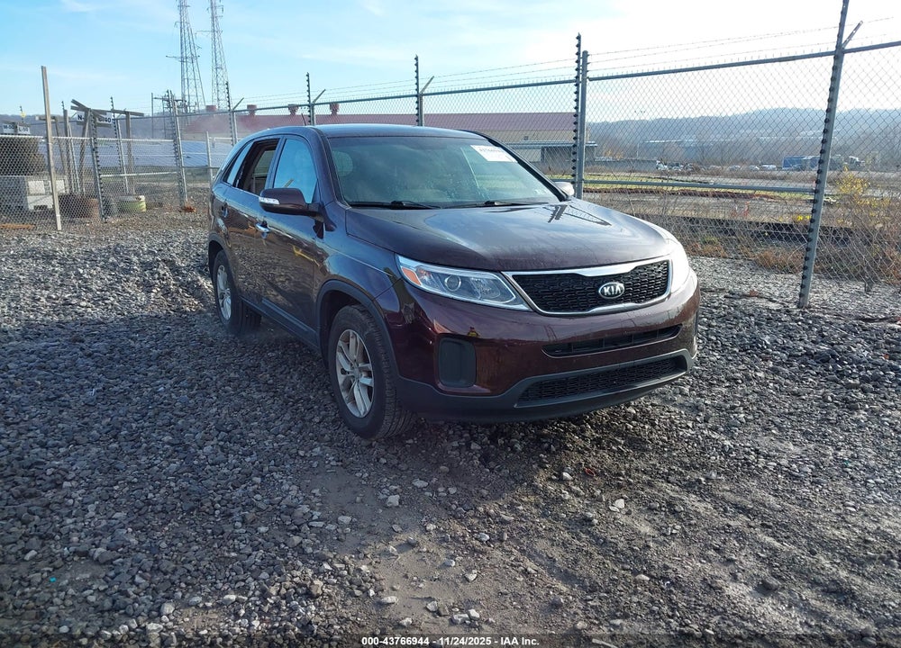 2015 KIA SORENTO LX VIN: 5XYKTCA61FG653783