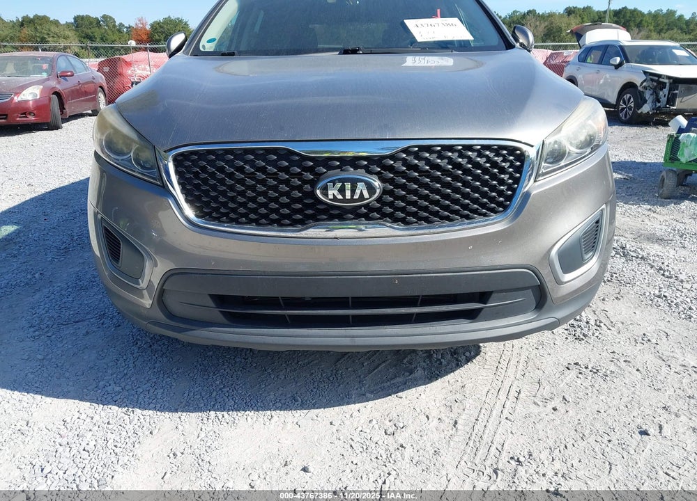 2016 KIA SORENTO 2.4L LX VIN: 5XYPG4A35GG046583