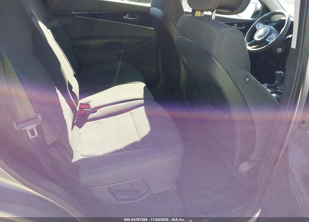2016 KIA SORENTO 2.4L LX VIN: 5XYPG4A35GG046583