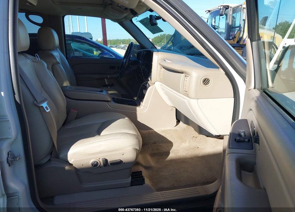 2005 CHEVROLET TAHOE LT VIN: 1GNEC13T55R183866
