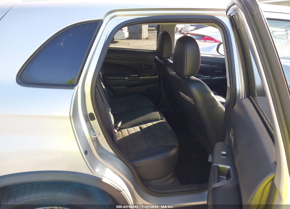 2018 MITSUBISHI OUTLANDER SPORT 2.4 SE VIN: JA4AP3AW2JU013955