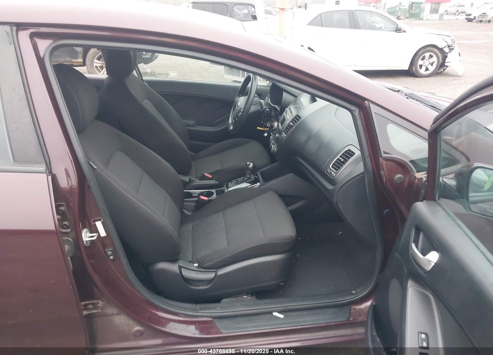 2017 KIA FORTE VIN: 3KPFK4A70HE147946