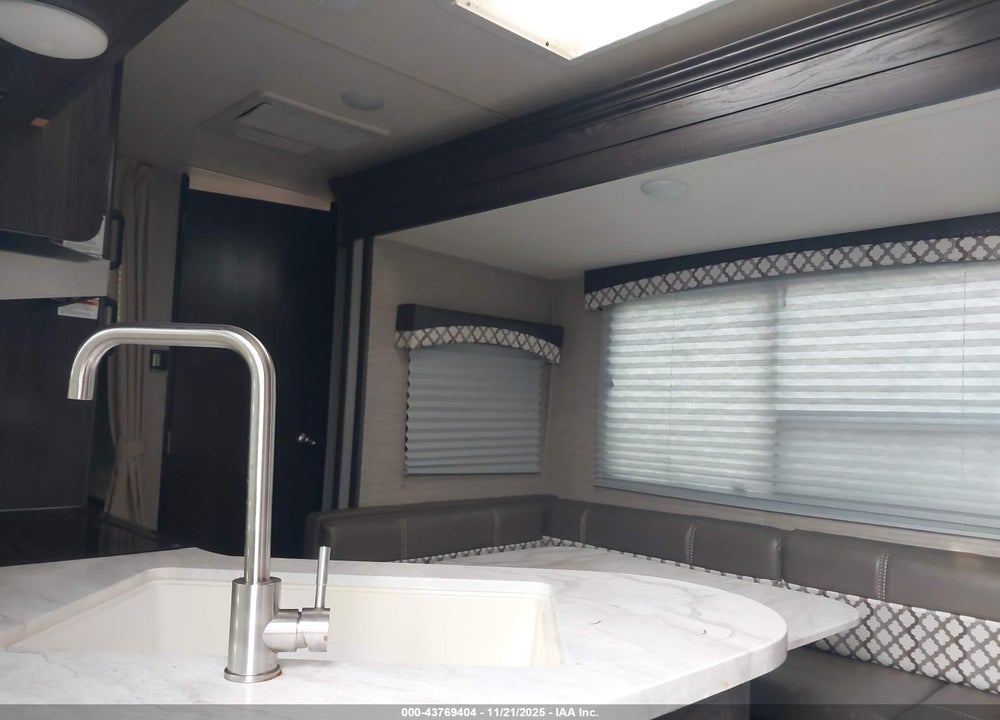2018 VOLVO VNL VIN: 4YDT24324JJ973211