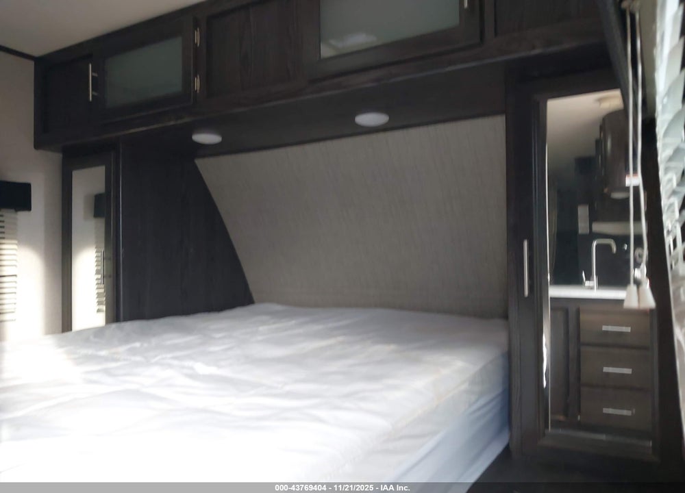 2018 VOLVO VNL VIN: 4YDT24324JJ973211