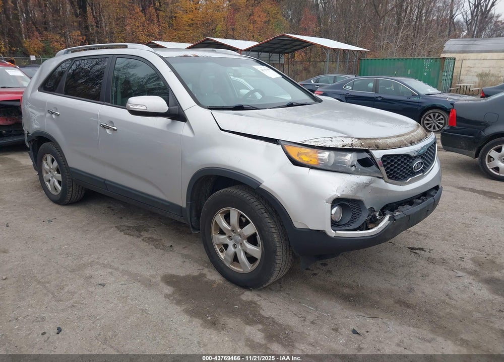 2013 KIA SORENTO LX VIN: 5XYKT3A67DG375260