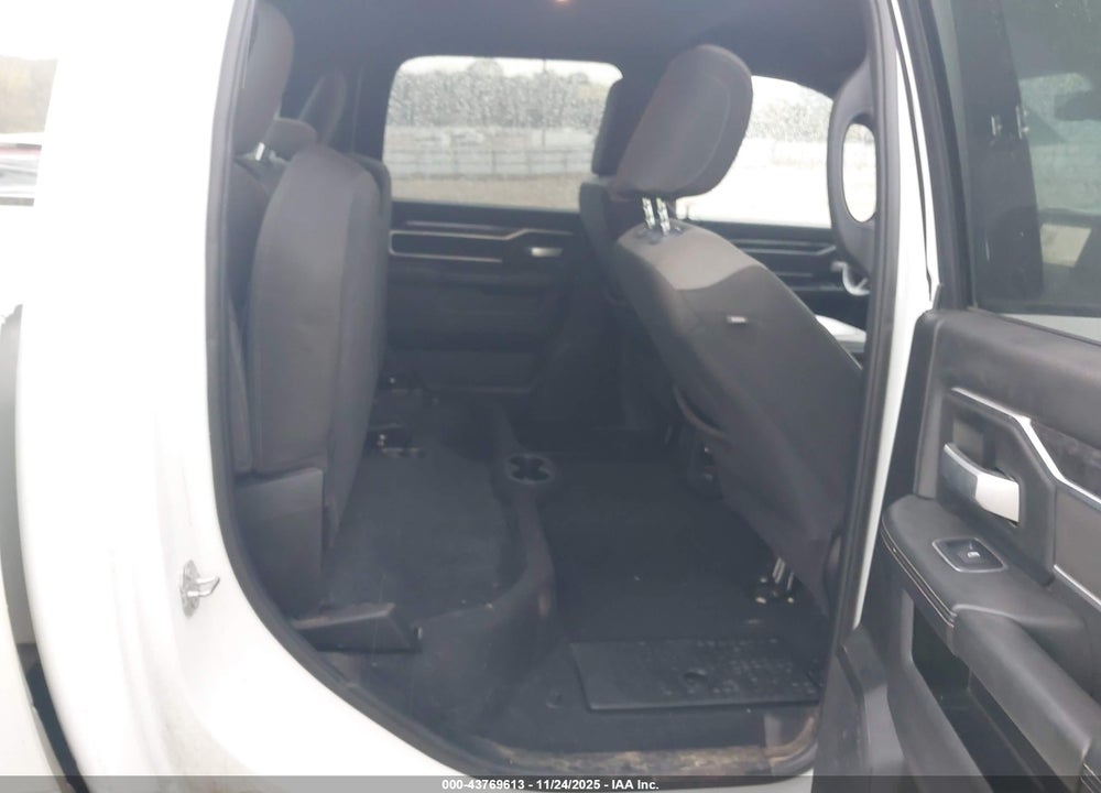 2024 RAM 2500 BIG HORN 4X4 6'4 BOX VIN: 3C6UR5DL5RG340236