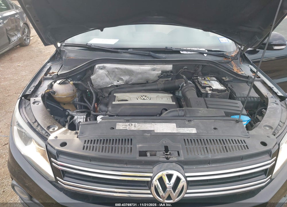 2012 VOLKSWAGEN TIGUAN SE VIN: WVGAV7AX5CW557669