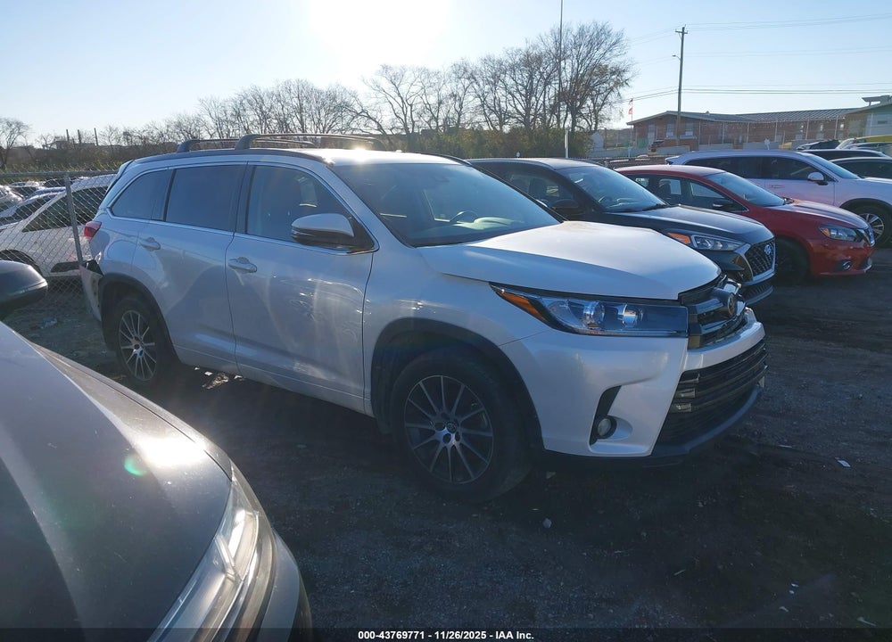 2018 TOYOTA HIGHLANDER SE VIN: 5TDJZRFH3JS544583