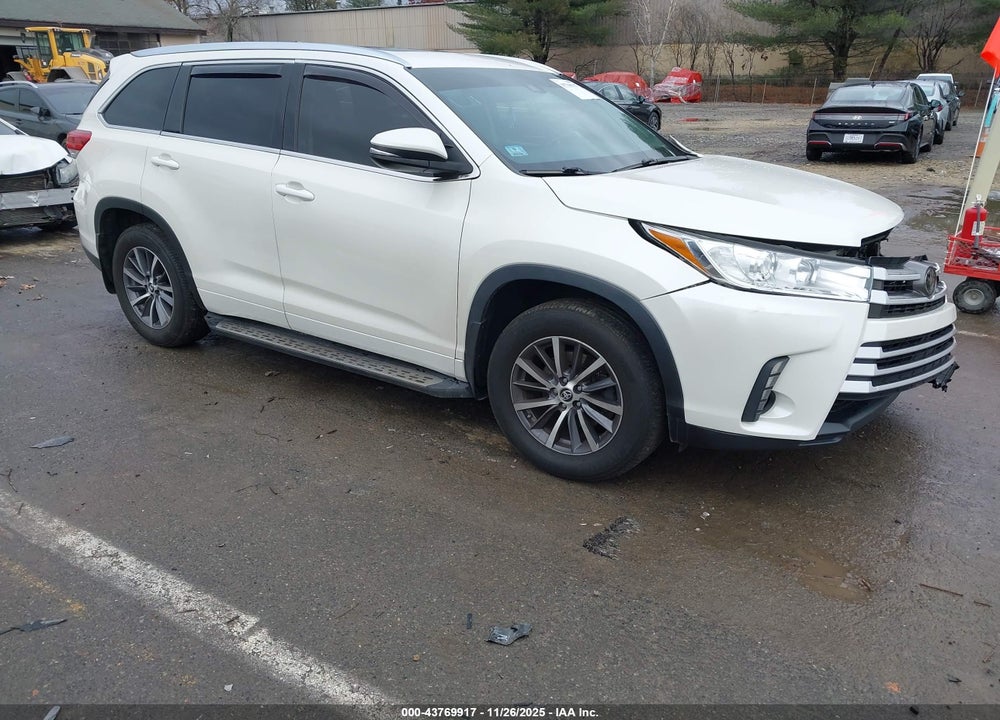 2018 TOYOTA HIGHLANDER XLE VIN: 5TDJZRFH9JS561503