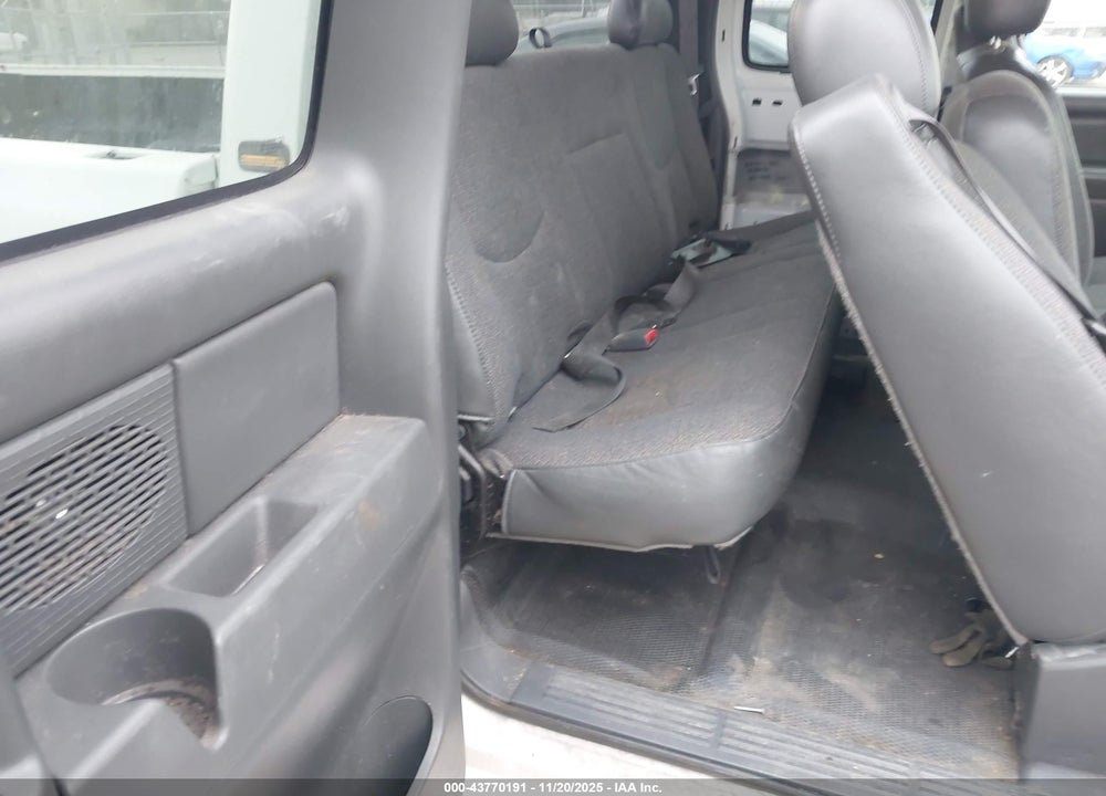 2005 CHEVROLET SILVERADO 1500 WORK TRUCK VIN: 1GCEK19T85E297645