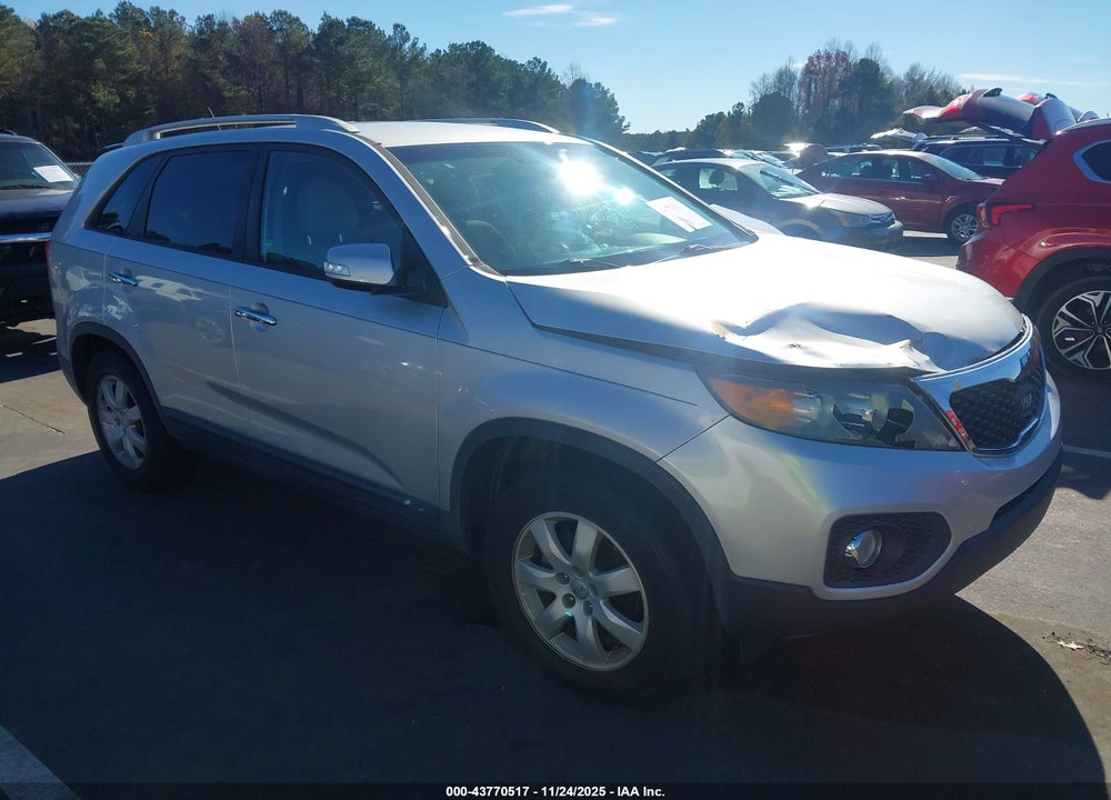 2013 KIA SORENTO LX VIN: 5XYKT3A69DG356824