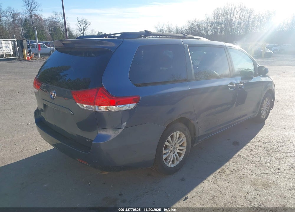 2013 TOYOTA SIENNA XLE V6 8 PASSENGER VIN: 5TDYK3DCXDS357983