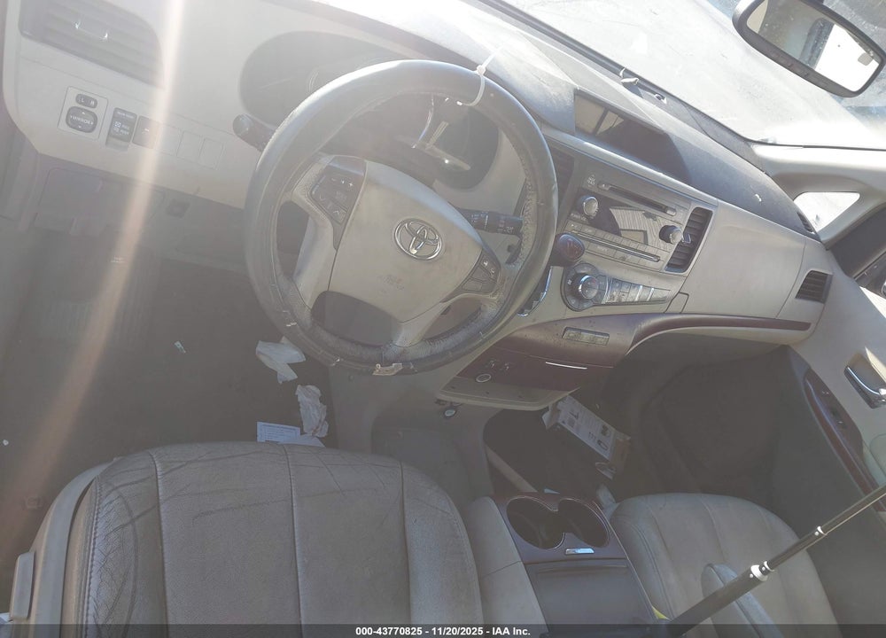 2013 TOYOTA SIENNA XLE V6 8 PASSENGER VIN: 5TDYK3DCXDS357983