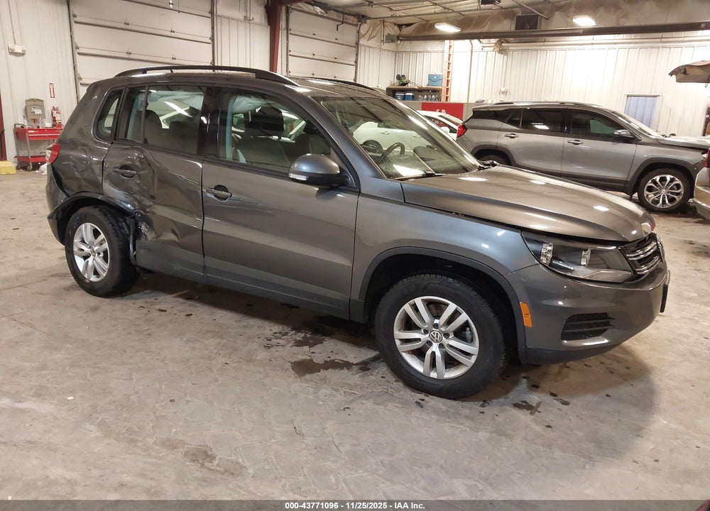 2016 VOLKSWAGEN TIGUAN S VIN: WVGAV7AX8GW611245