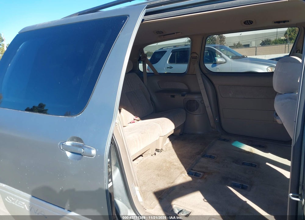 1998 TOYOTA SIENNA XLE VIN: 4T3ZF13C0WU031450