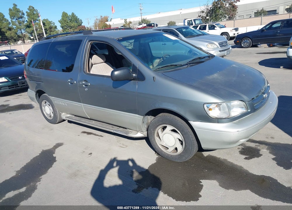 1998 TOYOTA SIENNA XLE VIN: 4T3ZF13C0WU031450