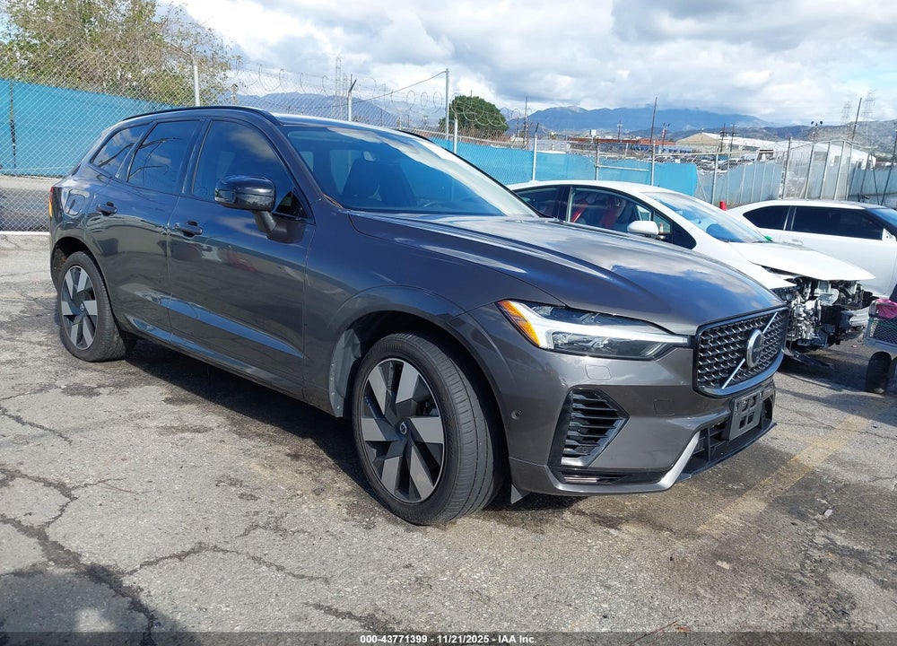 2024 VOLVO XC60 RECHARGE PLUG-IN HYBRID T8 PLUS DARK THEME VIN: YV4H60DL6R1756264