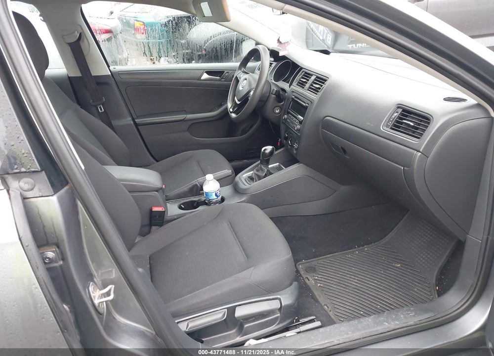 2015 VOLKSWAGEN JETTA 2.0L S VIN: 3VW2K7AJ8FM220332