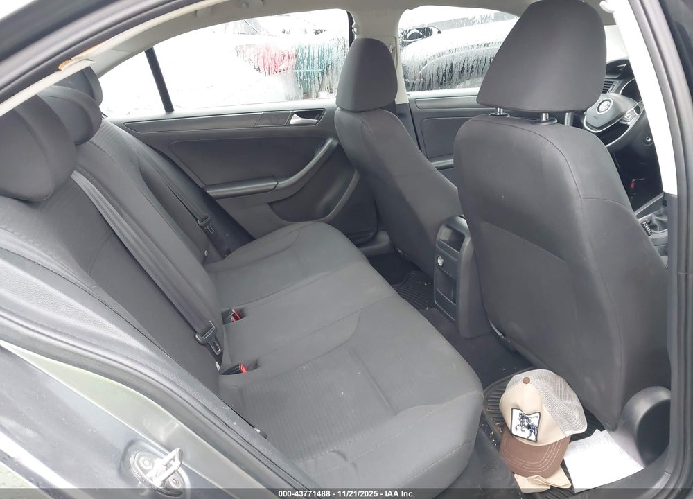2015 VOLKSWAGEN JETTA 2.0L S VIN: 3VW2K7AJ8FM220332